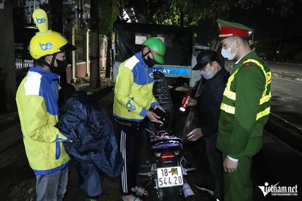 Cảnh sát 141 Hà Nội đón lõng các ngả đường, quái xế bỏ chạy bất thành-3