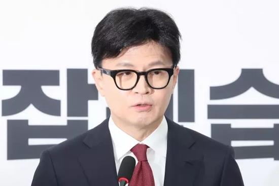 Lãnh đạo đảng cầm quyền Hàn Quốc ủng hộ luận tội Tổng thống Yoon Suk-yeol