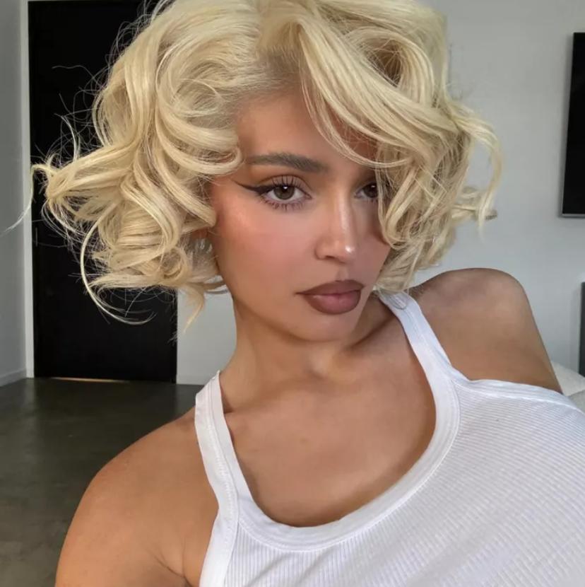 Những kiểu tóc mang tính biểu tượng nhất của Kylie Jenner mà bạn mê mẩn-4