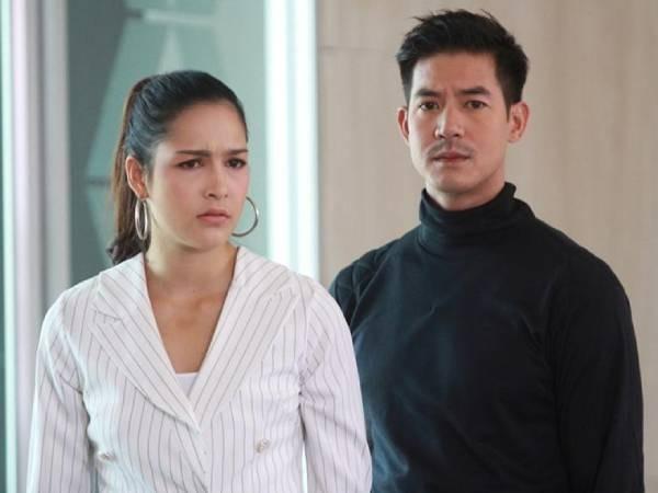 Được chồng tặng nhẫn kim cương, vợ trẻ đang sung sướng thì tái mặt với lời chúc đi kèm-1