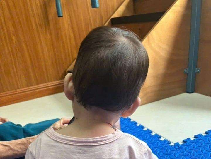 Sai lầm khiến trẻ bị vẹo cổ cha mẹ cần tránh-1
