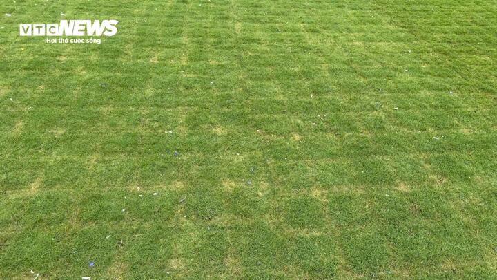 Sân Mỹ Đình xơ xác sau chương trình Anh Trai Say Hi-1