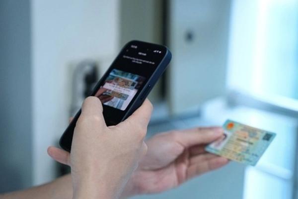 Từ 1/1/2025, các nhóm tài khoản ngân hàng sau sẽ bị khóa thẻ, tạm ngừng giao dịch, người dân nên biết-1