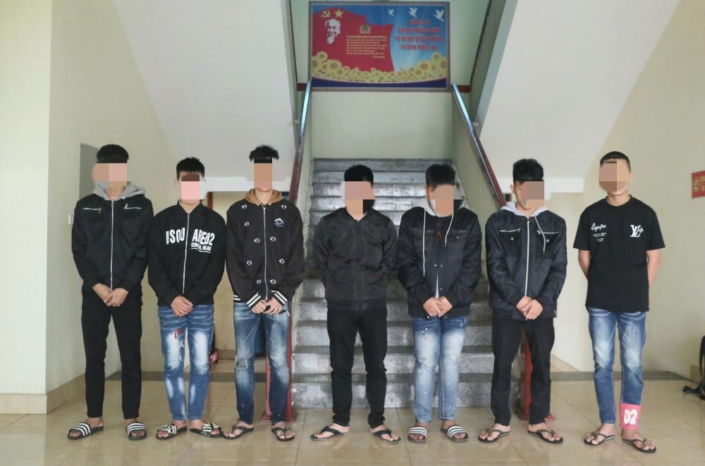 Khởi tố 10 thanh, thiếu niên mang theo dao phay rượt đuổi nhau trong đêm-1