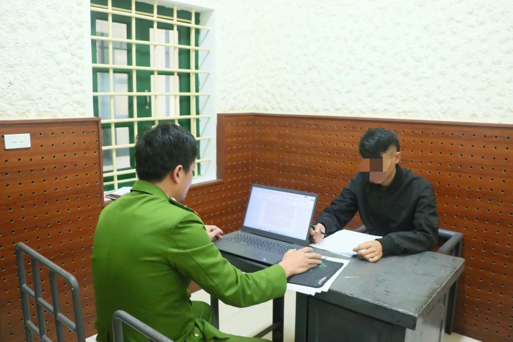 Khởi tố 10 thanh, thiếu niên mang theo dao phay rượt đuổi nhau trong đêm-2