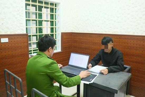 Khởi tố 10 thanh, thiếu niên mang theo dao phay rượt đuổi nhau trong đêm