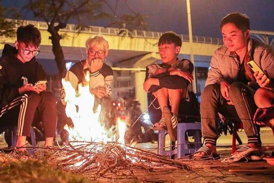 Hà Nội sắp đón đợt rét đậm đầu tiên, nhiệt độ thấp nhấp 10 độ C