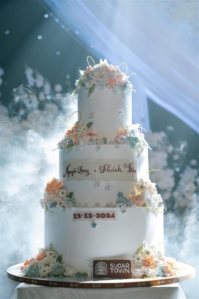 Cô dâu Khánh Vân lộ diện bên chú rể hơn 17 tuổi, tiệc cưới lung linh đón khách-10