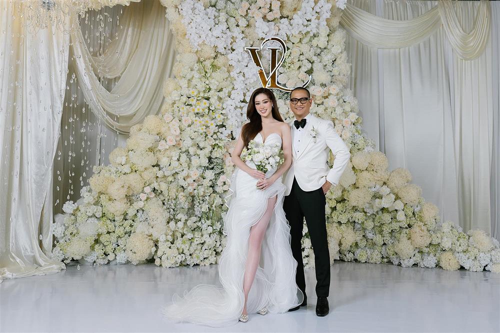 Cô dâu Khánh Vân lộ diện bên chú rể hơn 17 tuổi, tiệc cưới lung linh đón khách-2