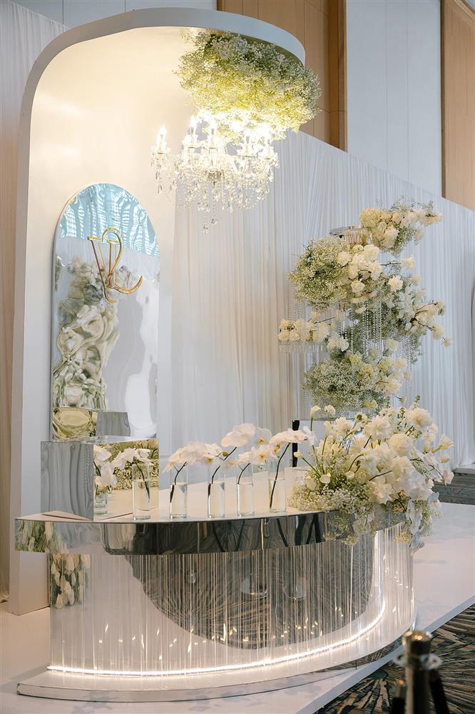 Cô dâu Khánh Vân lộ diện bên chú rể hơn 17 tuổi, tiệc cưới lung linh đón khách-5