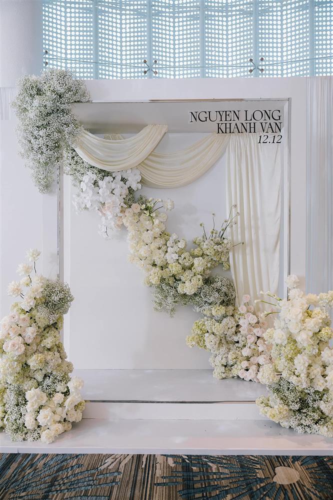 Cô dâu Khánh Vân lộ diện bên chú rể hơn 17 tuổi, tiệc cưới lung linh đón khách-6