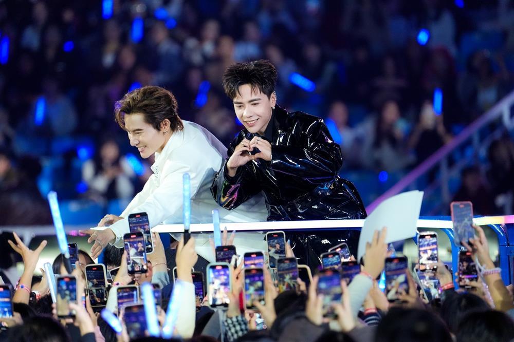 63 anh trai bành trướng ở showbiz Việt-11