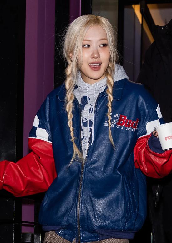 Kiểu chân váy khiến sao nữ nổi tiếng muốn diện thử từ Jenny đến Hailey Bieber-1