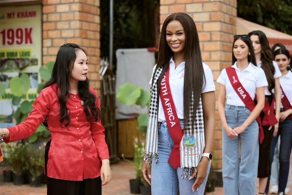 Dàn người đẹp quốc tế mặc áo bà ba, lội mương bắt cá ở Cần Thơ-9