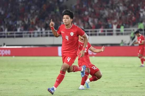 Indonesia không thắng được tuyển Lào, HLV Shin Tae-yong 'cầu cứu' sao nhập tịch