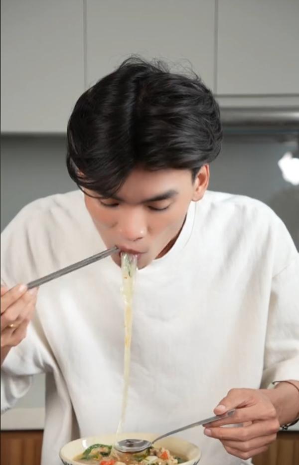 Món miến sườn húng quế đang gây bão trong giới trẻ có gì đặc biệt?-2