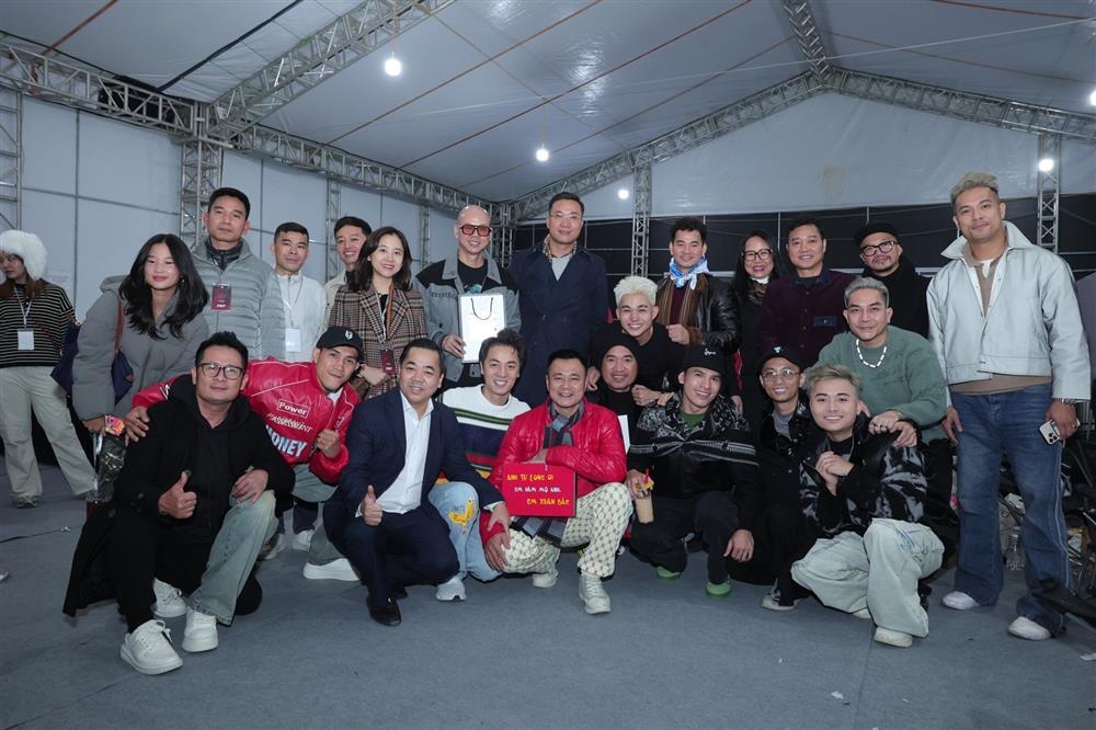 Xuân Bắc đột ngột thăm các Anh trai chông gai và tặng điều bất ngờ cho Tự Long-2