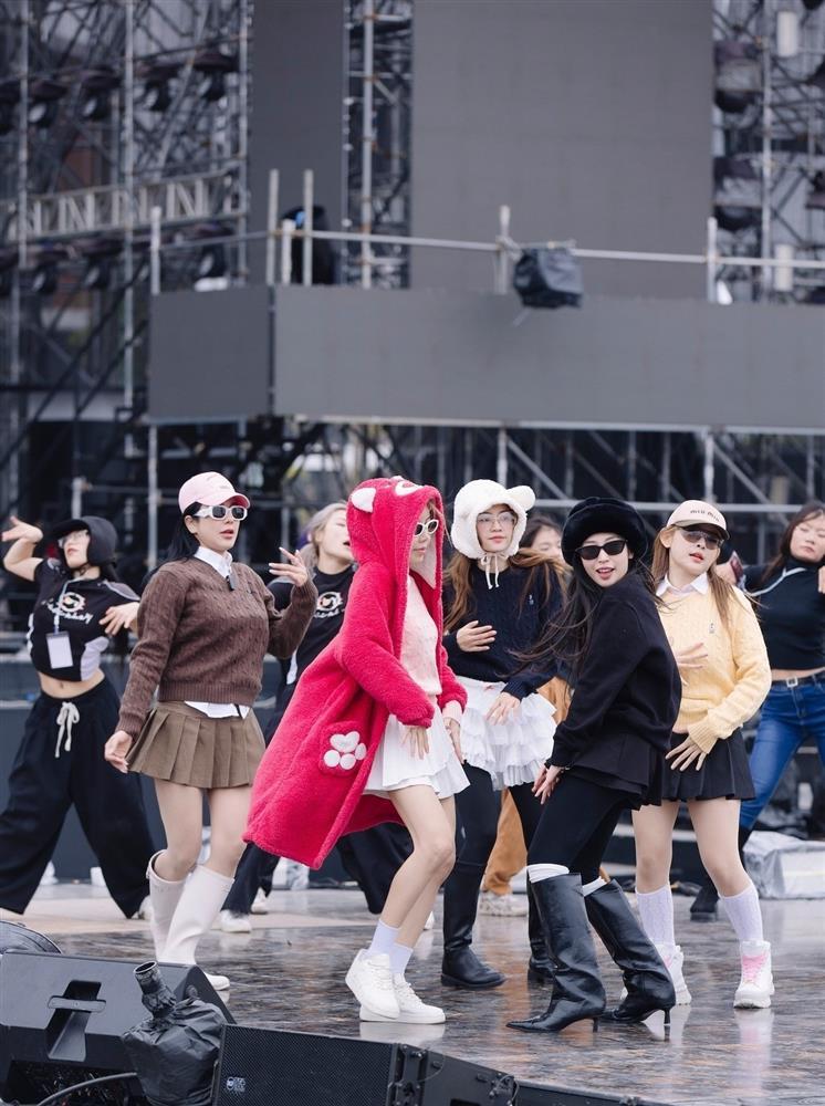 Xuân Bắc đột ngột thăm các Anh trai chông gai và tặng điều bất ngờ cho Tự Long-5