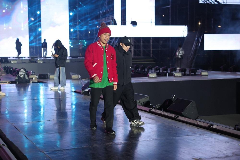 Xuân Bắc đột ngột thăm các Anh trai chông gai và tặng điều bất ngờ cho Tự Long-11