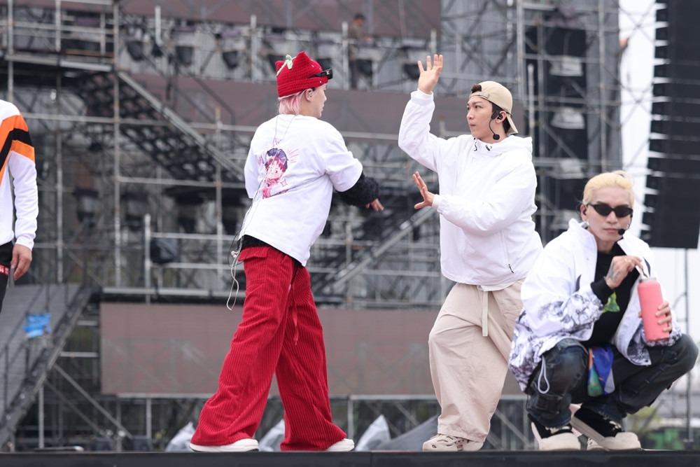 Xuân Bắc đột ngột thăm các Anh trai chông gai và tặng điều bất ngờ cho Tự Long-12