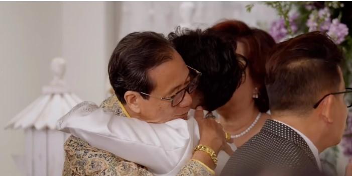 Cách các nàng Hậu nức tiếng thân thiết với con riêng của chồng-4