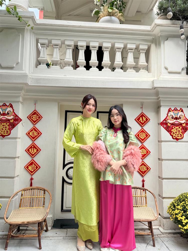 Cách các nàng Hậu nức tiếng thân thiết với con riêng của chồng-6