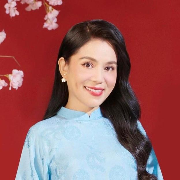 Doanh nhân Dạ Thảo – Vợ MC Quyền Linh sở hữu vẻ đẹp sắc sảo, với phong thái sang trọng ở tuổi U60-6