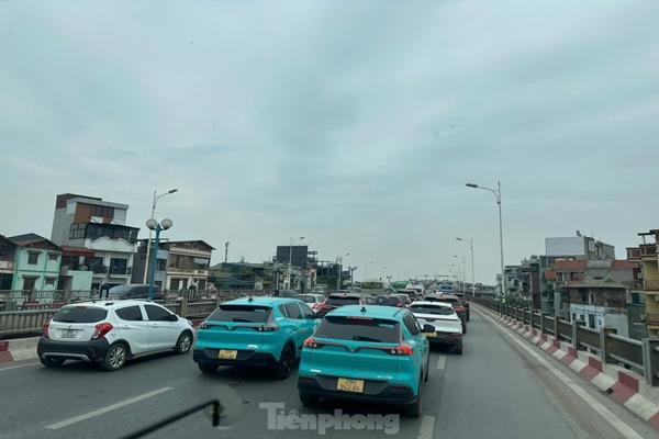 Dòng người đổ về concert Anh trai, xếp hàng từ sáng sớm-11