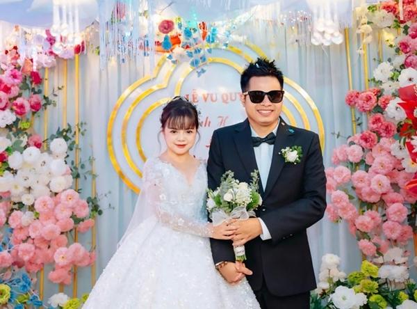 Chuyện tình ca sĩ tí hon-1