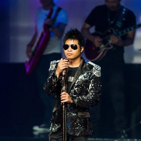 Chuyện tình ca sĩ tí hon-2