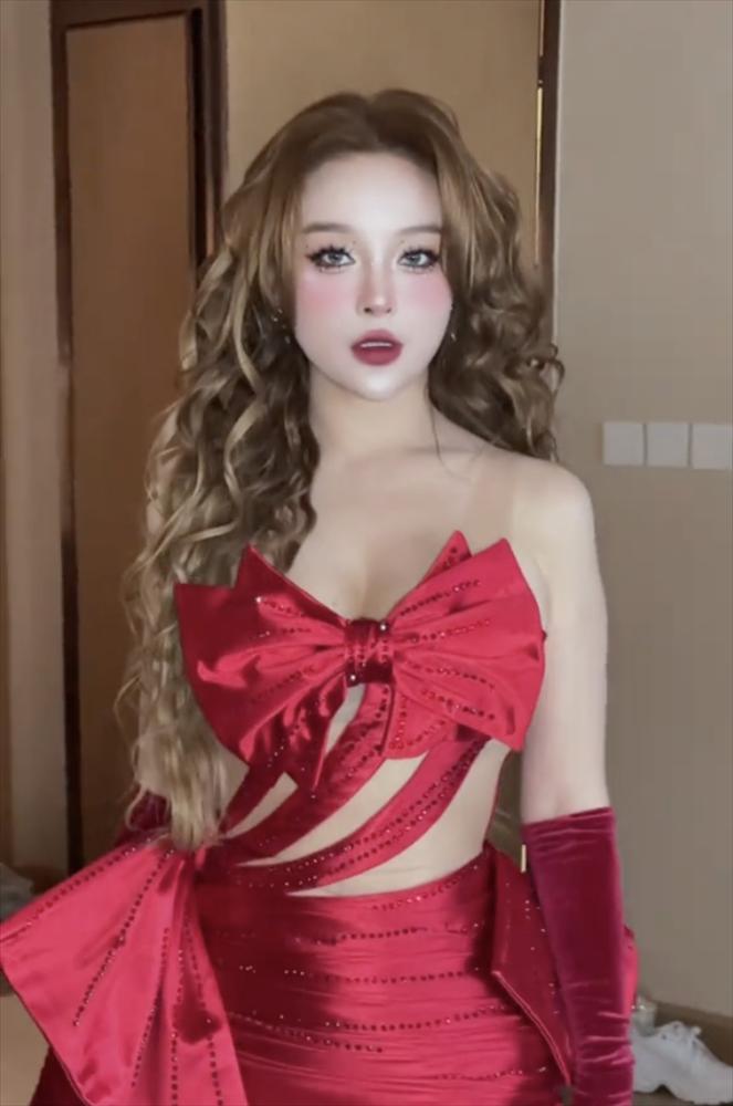 Tóm dính toàn cảnh Huyền Baby lấy nhan sắc chèn ép tất cả, netizen: Chồng ở nhà chắc đang thở oxy!-4