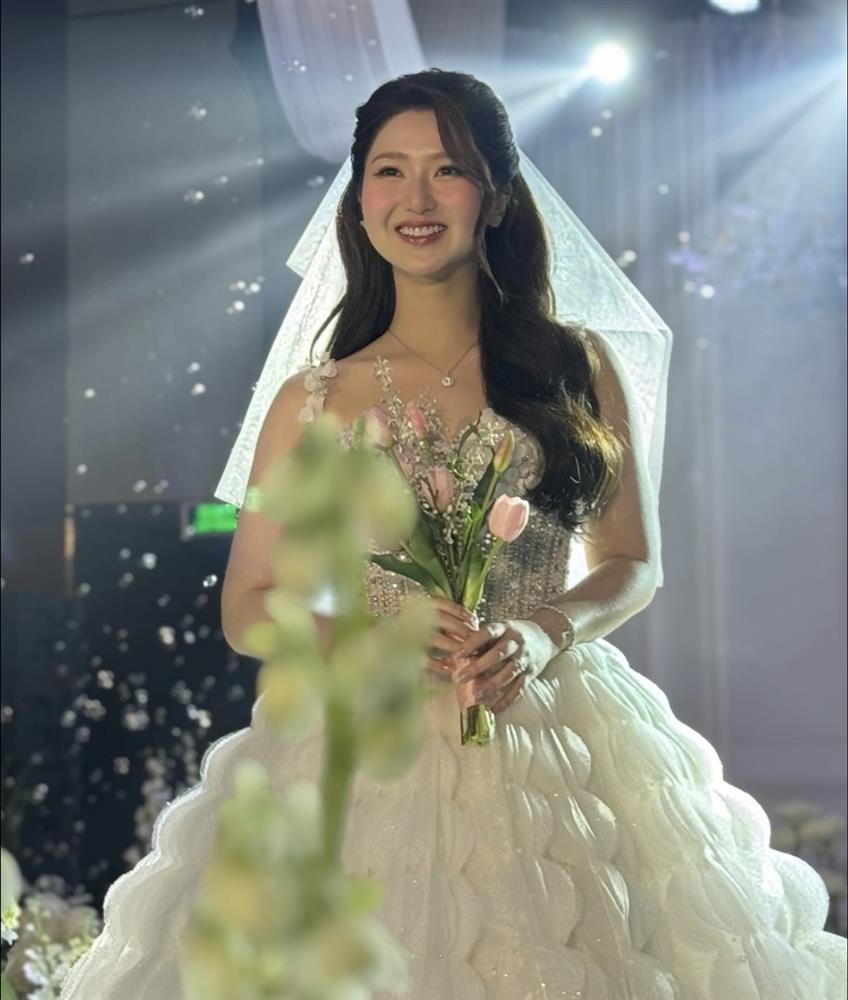 Bà xã richkid của Trí Thịt Bòa khoe visual đẹp không tì vết tại đám cưới-2