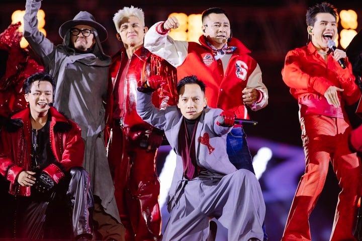 Quên lời, quên vũ đạo tại concert Anh trai vượt ngàn chông gai, Tự Long nói gì?-1