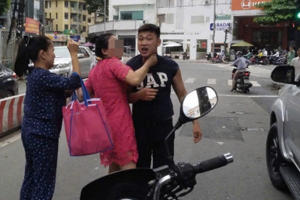 Công an lấy lời khai tài xế đánh người trước Bệnh viện Từ Dũ-2