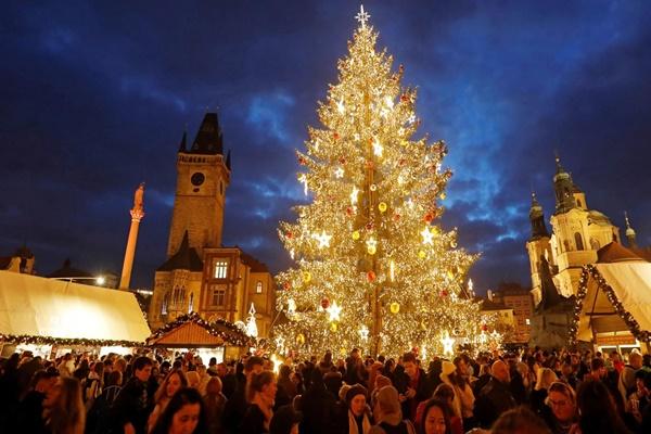 Ngắm sắc màu Giáng sinh ngập tràn trên con phố độc đáo tại TP.HCM-1