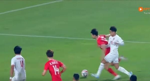 ĐT Việt Nam không được hưởng penalty trong trận với ĐT Indonesia là đúng hay sai?-2