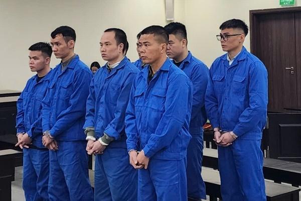 Người phụ nữ bị nhóm ‘xã hội đen’ nhốt trong nhà, ôm chân không cho ra khỏi cửa-2