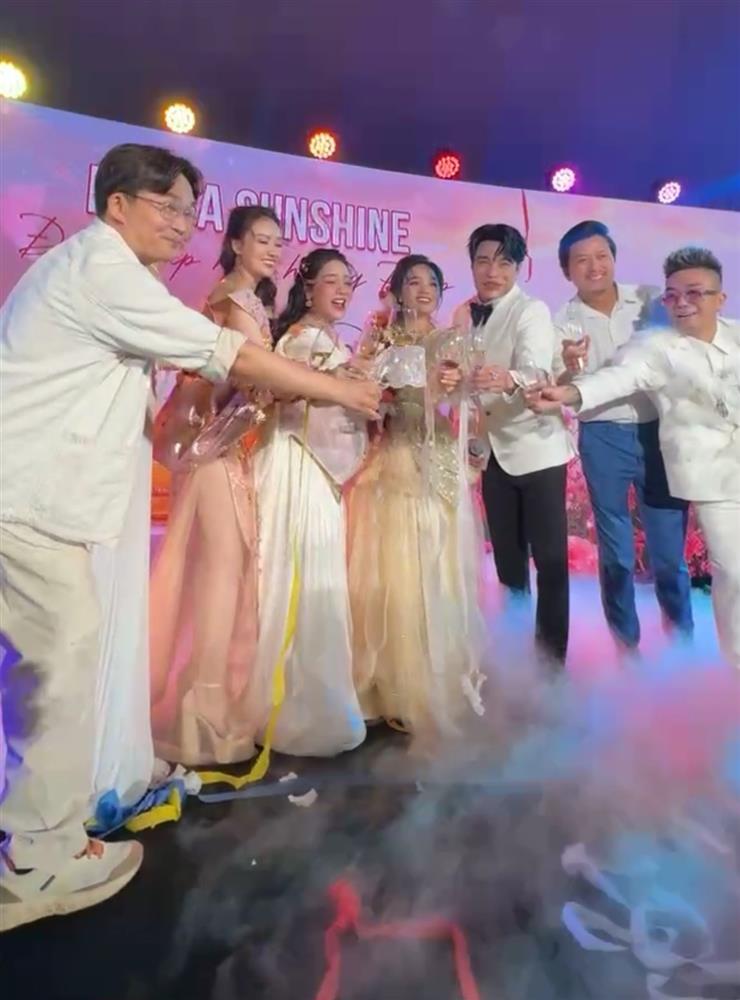 HOT: Nhật Kim Anh khoe bụng bầu vượt mặt, danh tính bạn trai gây tò mò-3