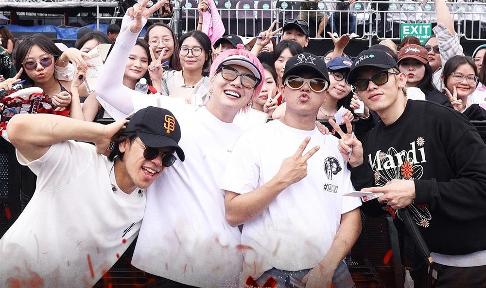 Hành động không ngờ từ fan nữ siêu giàu của Soobin và các anh trai lên đời chóng vánh-6