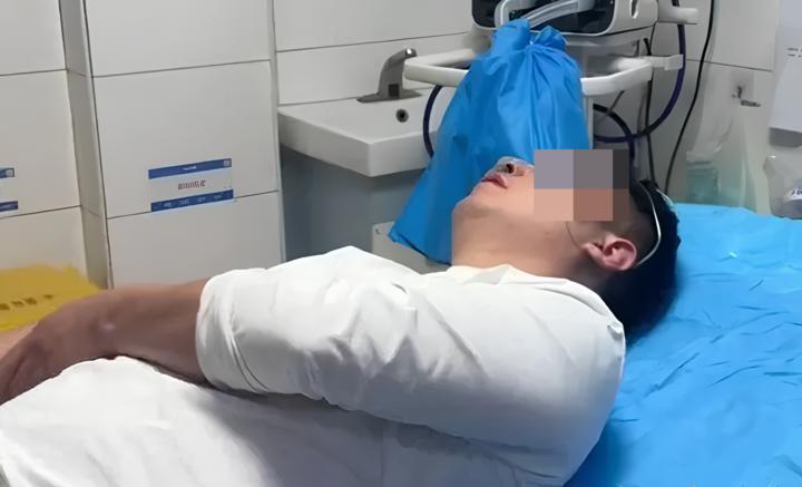 Ông bố Trung Quốc nhồi máu cơ tim vì kèm con làm bài tập-1