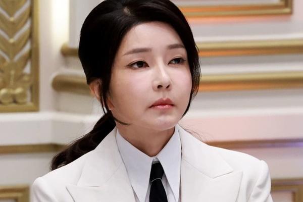 Làn sóng tẩy chay nghệ sĩ Hàn vì ủng hộ luận tội Tổng thống Yoon Suk Yeol-3