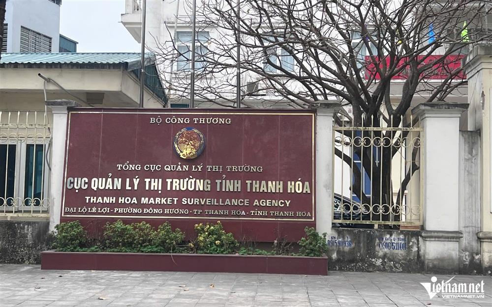 Thu hồi thẻ kiểm tra thị trường của Cục trưởng Cục Quản lý thị trường Thanh Hóa-1