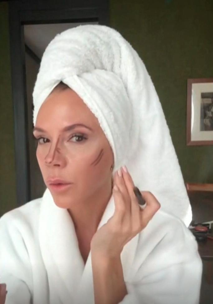 Victoria Beckham phản ứng về 1 bộ phận khi bị nói dao kéo nát mặt-2