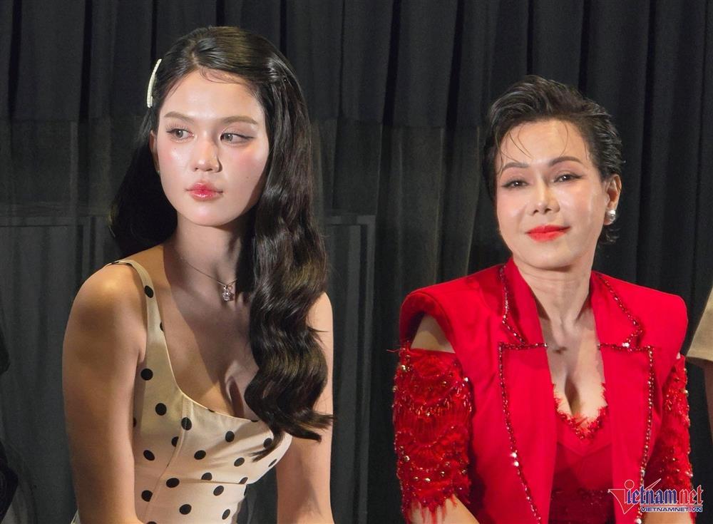 Việt Hương gây sốc khi hỏi: Mọi người thấy ảnh thờ của tôi đẹp không?-2