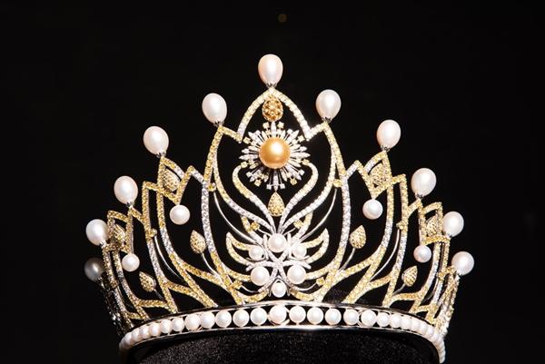 Ngoài vương miện, tân Hoa hậu Quốc gia Việt Nam nhận phượng bào dát vàng 24K-7