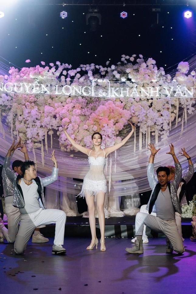 Không phải sao nữ đầu tiên nhảy sexy trong đám cưới nhưng vì sao Hoa hậu Khánh Vân bị mắng?-1