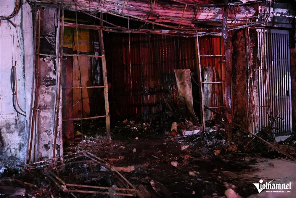 Hiện trường vụ cháy quán Hát cho nhau nghe khiến 11 người chết ở Hà Nội-7