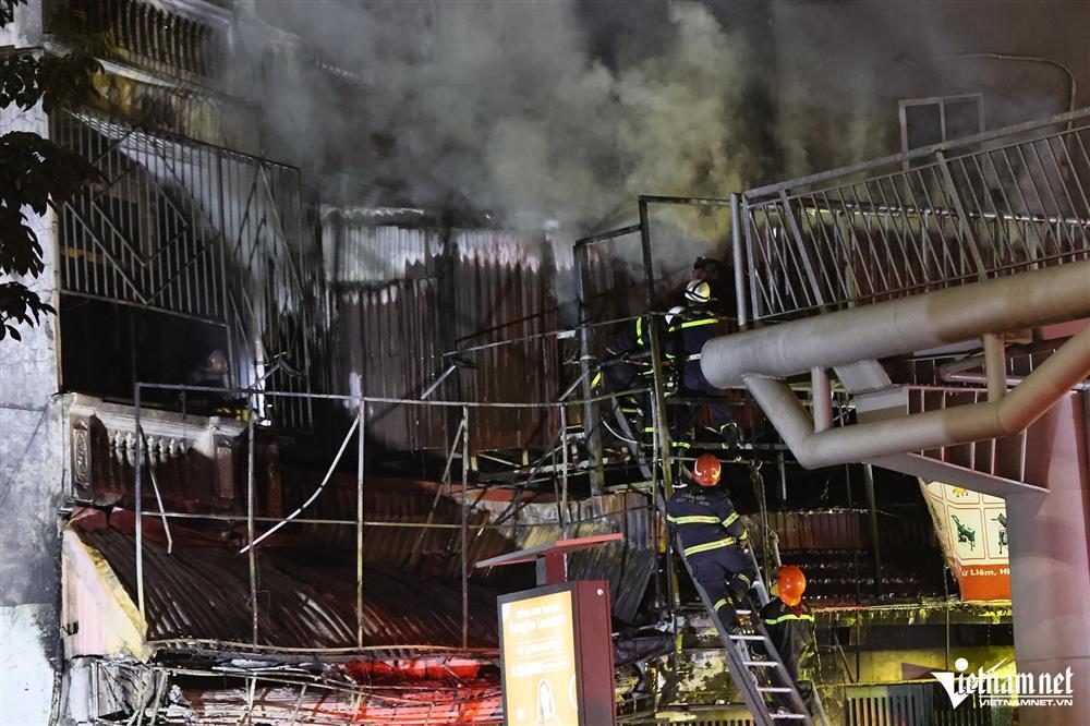 Hiện trường vụ cháy quán Hát cho nhau nghe khiến 11 người chết ở Hà Nội-9