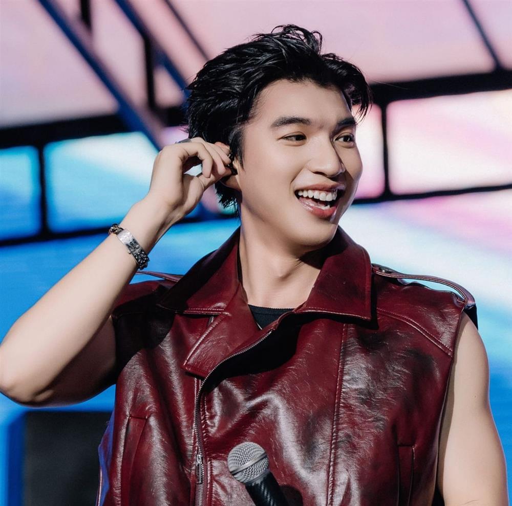 Hieuthuhai có lật đổ được Sơn Tùng?-2