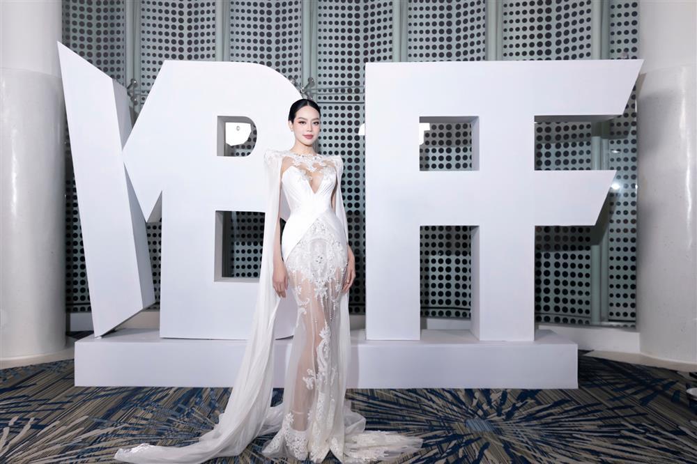 Vũ trụ mỹ nhân: Thùy Tiên lạ lẫm, Thanh Thủy - Ý Nhi đọ visual căng nhưng spotlight thuộc về Midu!-3